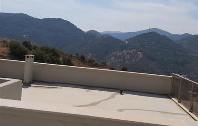 Balçova Çetin Emeç ‘te Körfez ve Dağ Manzaralı Lüks Triplex Villa