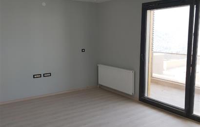 Balçova Çetin Emeç ‘te Körfez ve Dağ Manzaralı Lüks Triplex Villa