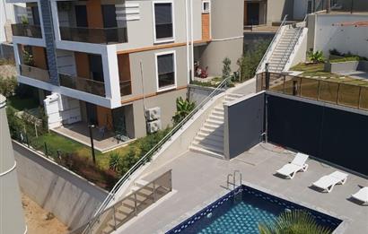 Balçova Çetin Emeç ‘te Körfez ve Dağ Manzaralı Lüks Triplex Villa