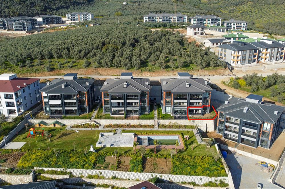 C21 Cius; Havuz ve Bahçeli Site İçerisinde Deniz Manzaralı Daire