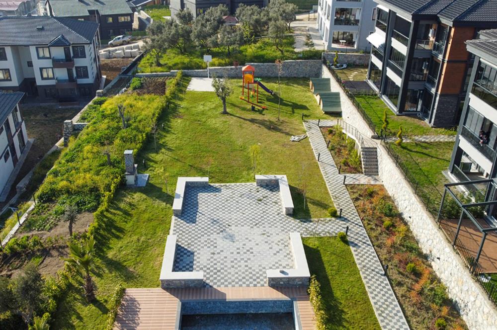 C21 Cius; Havuz ve Bahçeli Site İçerisinde Deniz Manzaralı Daire