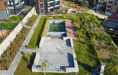 C21 Cius; Havuz ve Bahçeli Site İçerisinde Deniz Manzaralı Daire