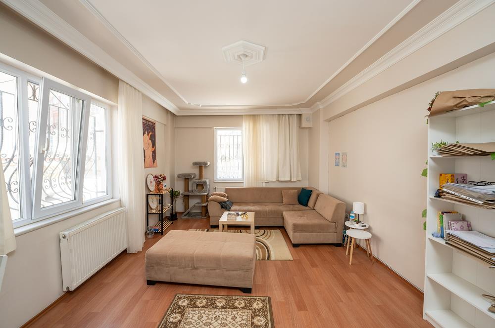 C21 Cius; Kapalı Pazar Civarı 2+1 Satılık Köşe Daire