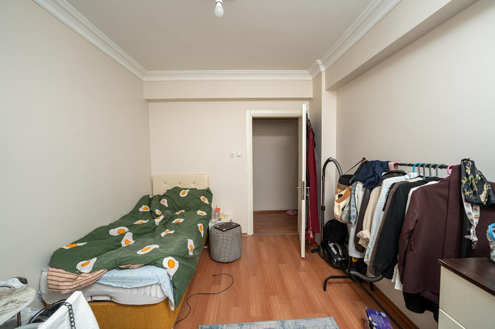 C21 Cius; Kapalı Pazar Civarı 2+1 Satılık Köşe Daire