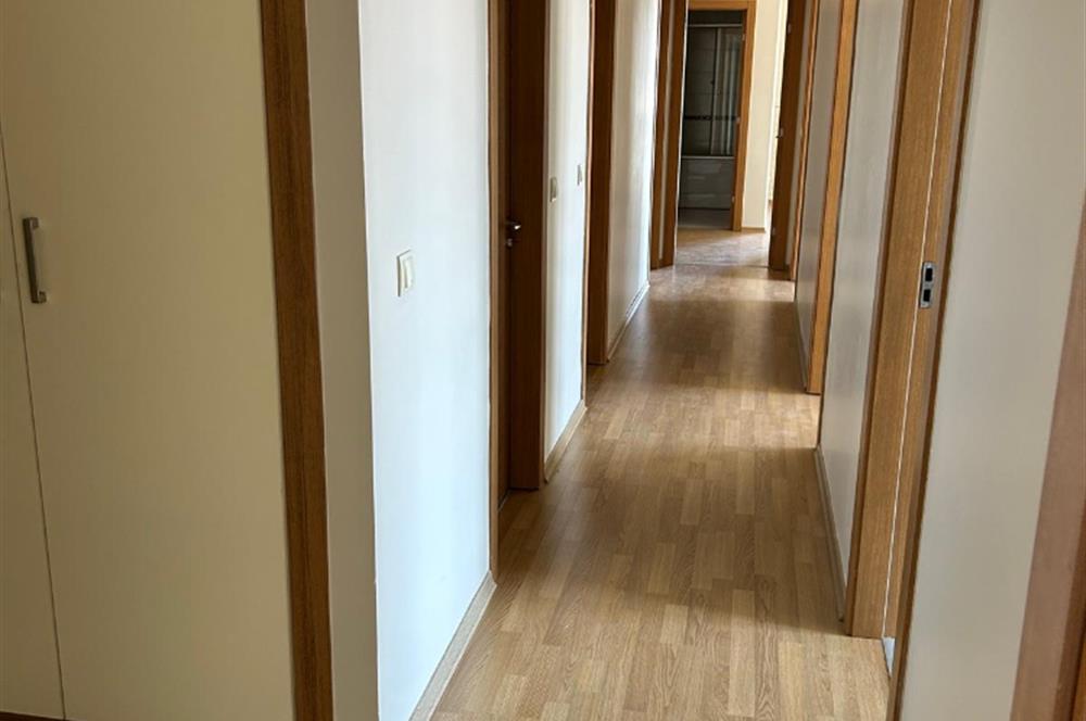 KRİSTALŞEHİR METROBÜSE KOMŞU 3+1 GENİŞ SATILIK DAİRE