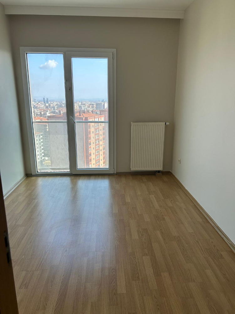 KRİSTALŞEHİR METROBÜSE KOMŞU 3+1 GENİŞ SATILIK DAİRE