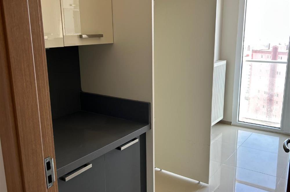 KRİSTALŞEHİR METROBÜSE KOMŞU 3+1 GENİŞ SATILIK DAİRE