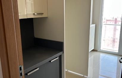 KRİSTALŞEHİR METROBÜSE KOMŞU 3+1 GENİŞ SATILIK DAİRE