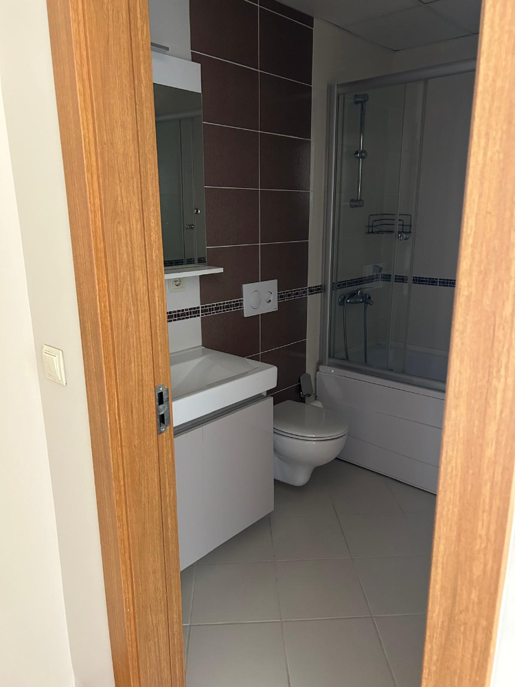 KRİSTALŞEHİR METROBÜSE KOMŞU 3+1 GENİŞ SATILIK DAİRE