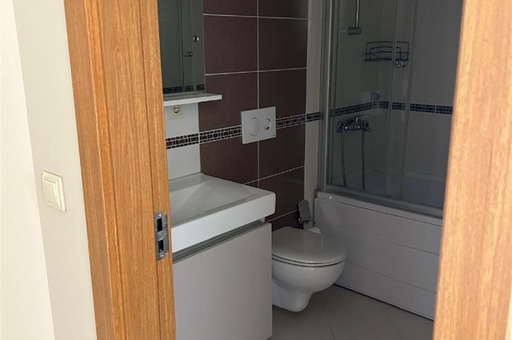 KRİSTALŞEHİR METROBÜSE KOMŞU 3+1 GENİŞ SATILIK DAİRE