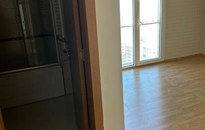 KRİSTALŞEHİR METROBÜSE KOMŞU 3+1 GENİŞ SATILIK DAİRE