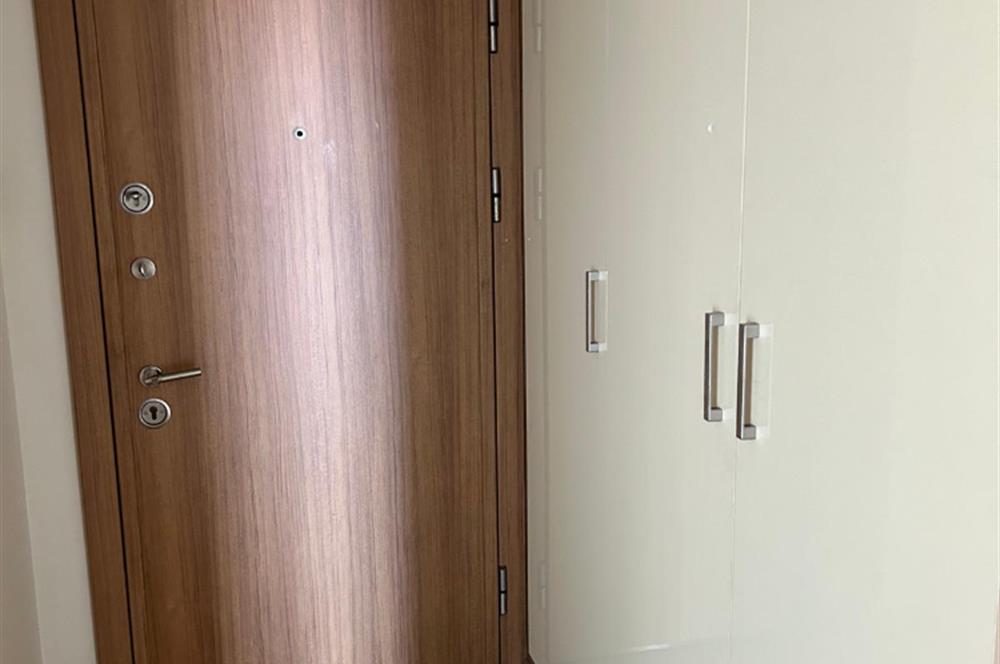KRİSTALŞEHİR METROBÜSE KOMŞU 3+1 GENİŞ SATILIK DAİRE