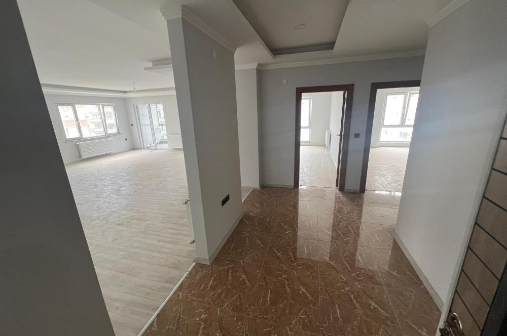 ŞEHRİNAZ KONUTLARIN DA KİRALIK OFİS