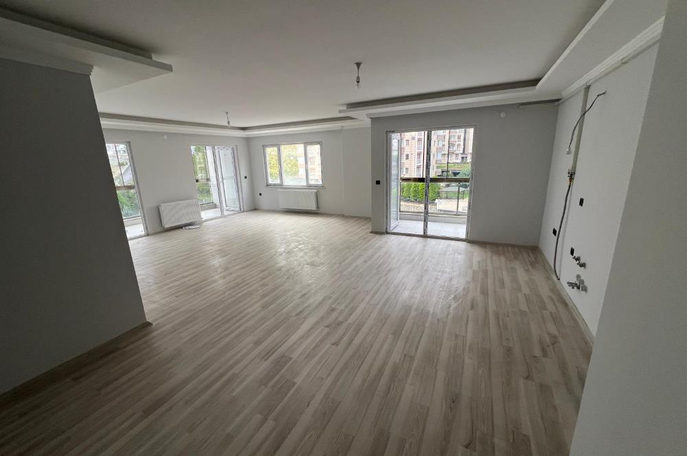ŞEHRİNAZ KONUTLARIN DA KİRALIK OFİS