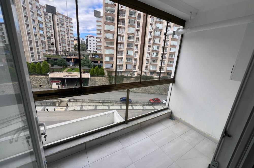 KAŞÜSTÜ MERKEZ DE ŞAHRİNAZ KONUTLARIN DA SATILIK OFİS