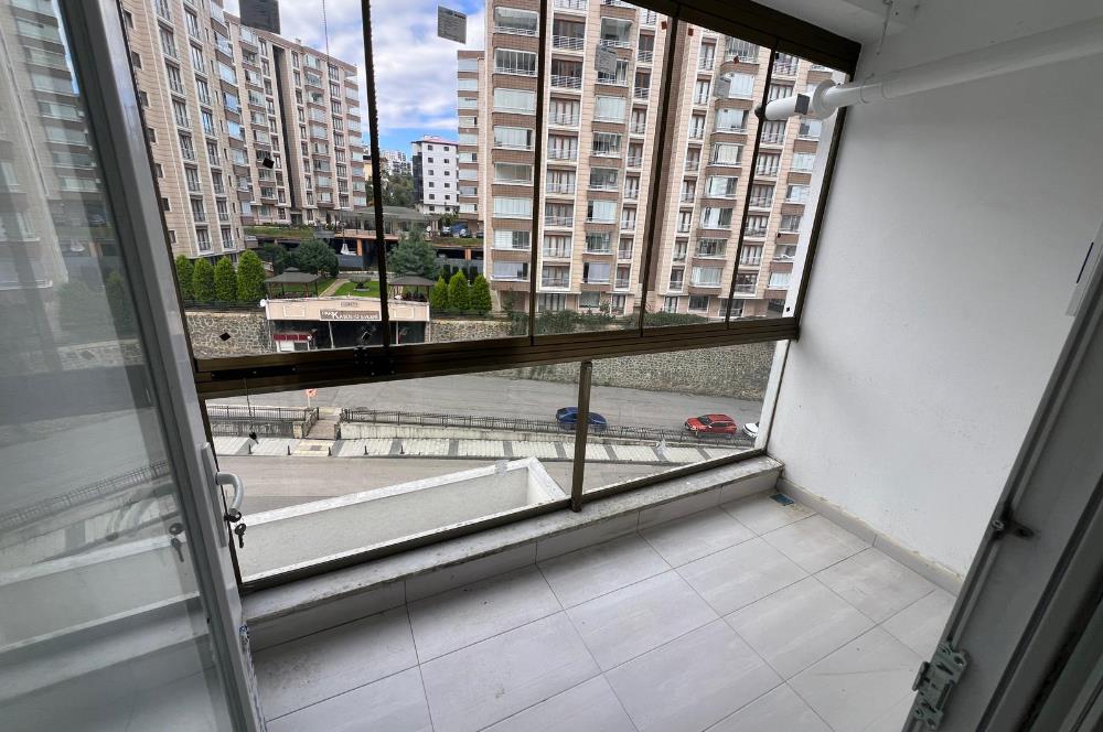 ŞEHRİNAZ KONUTLARIN DA KİRALIK OFİS