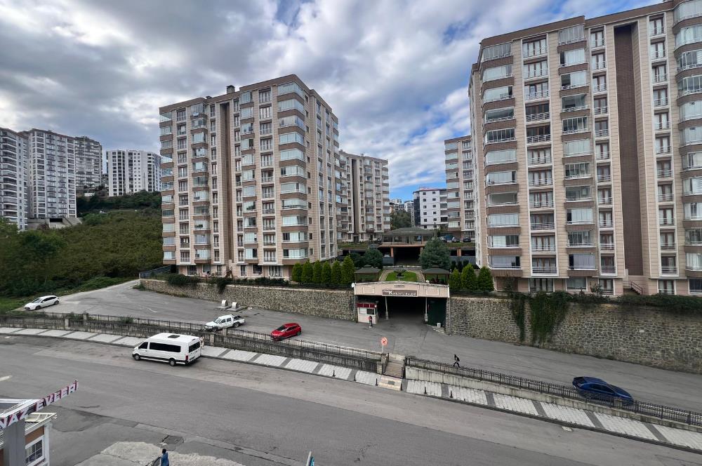 KAŞÜSTÜ MERKEZ DE ŞAHRİNAZ KONUTLARIN DA SATILIK OFİS