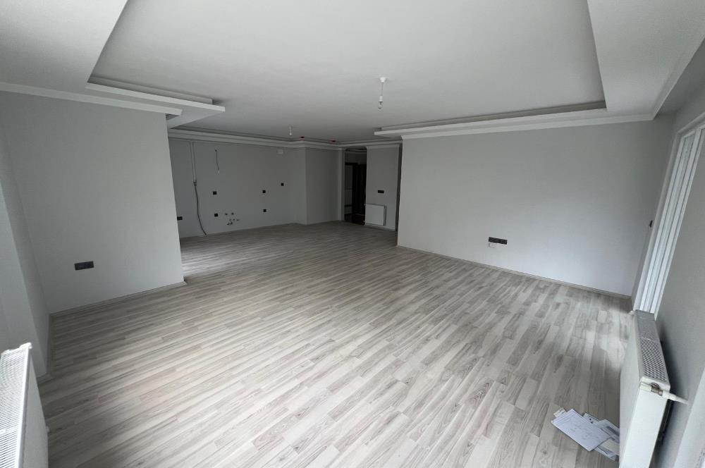 KAŞÜSTÜ MERKEZ DE ŞAHRİNAZ KONUTLARIN DA SATILIK OFİS