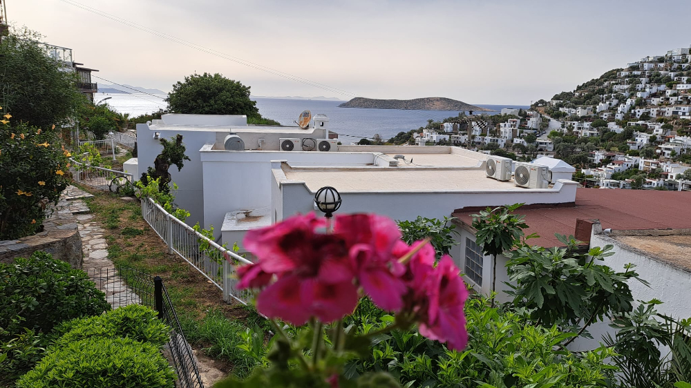 BODRUM GÜMÜŞLÜK GÜMSAN 1 SİTESİNDE YATIRIMLIK ÖZEL PLAJLI SU ARITMALI YAZLIK KIŞLIK  