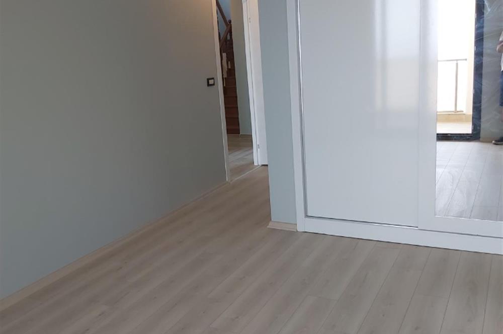 Balçova Çetin Emeç ‘te Körfez ve Dağ Manzaralı Lüks Triplex Villa