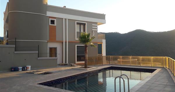 Balçova Çetin Emeç ‘te Körfez ve Dağ Manzaralı Lüks Triplex Villa - 28868