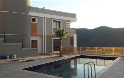 Balçova Çetin Emeç ‘te Körfez ve Dağ Manzaralı Lüks Triplex Villa