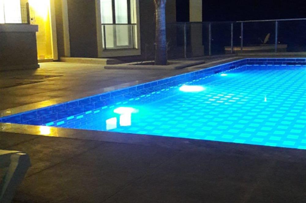 Balçova Çetin Emeç ‘te Körfez ve Dağ Manzaralı Lüks Triplex Villa