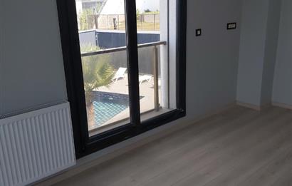 Balçova Çetin Emeç ‘te Körfez ve Dağ Manzaralı Lüks Triplex Villa