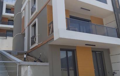 Balçova Çetin Emeç ‘te Körfez ve Dağ Manzaralı Lüks Triplex Villa