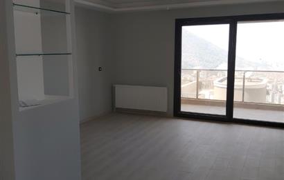 Balçova Çetin Emeç ‘te Körfez ve Dağ Manzaralı Lüks Triplex Villa