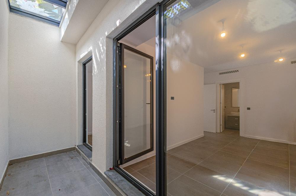 Gümüşlükte Denize 10 Adım Müstakil Havuzlu Satılık Villa