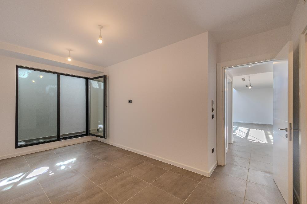 Gümüşlükte Denize 10 Adım Müstakil Havuzlu Satılık Villa