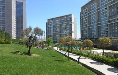BAHÇEŞEHİR GÖL PANORAMADA MÜKEMMEL HAVUZ CEPHE EŞYALI BOŞ 2+1
