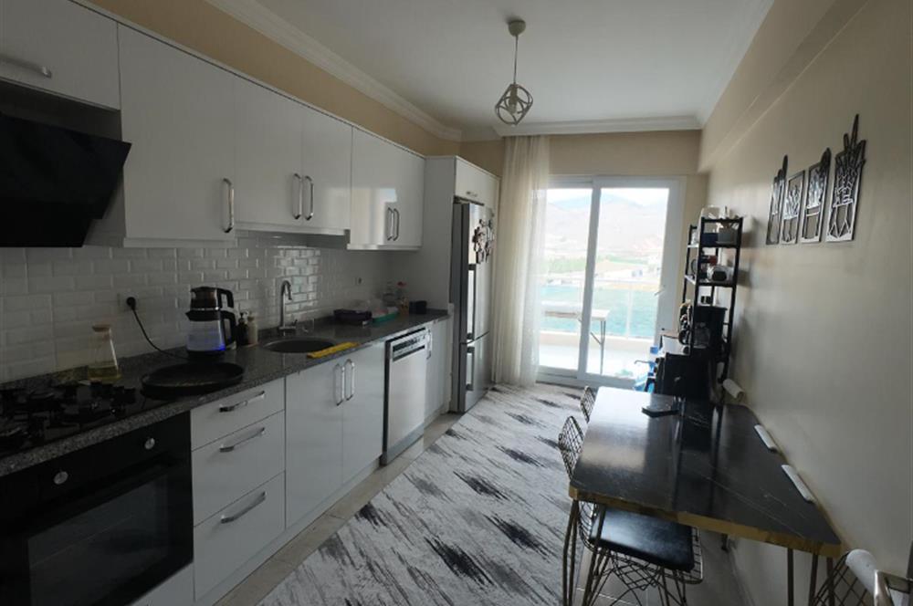  İzmir Bayraklı Barışkent Sitesinde 3+1 Satılık Daire