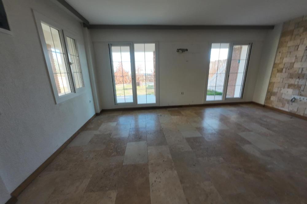 Foçada Hayat Foça Sitesinde Kiralık 3+1 Dubleks Villa