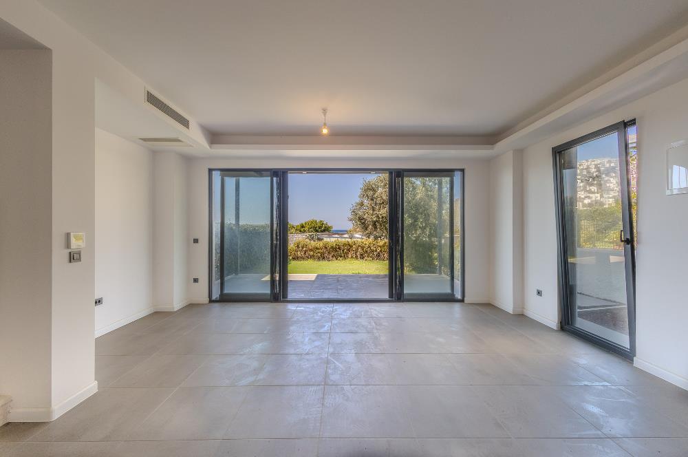 Gümüşlükte Denize 10 Adım Deniz Manzaralı Satılık İkiz Villa