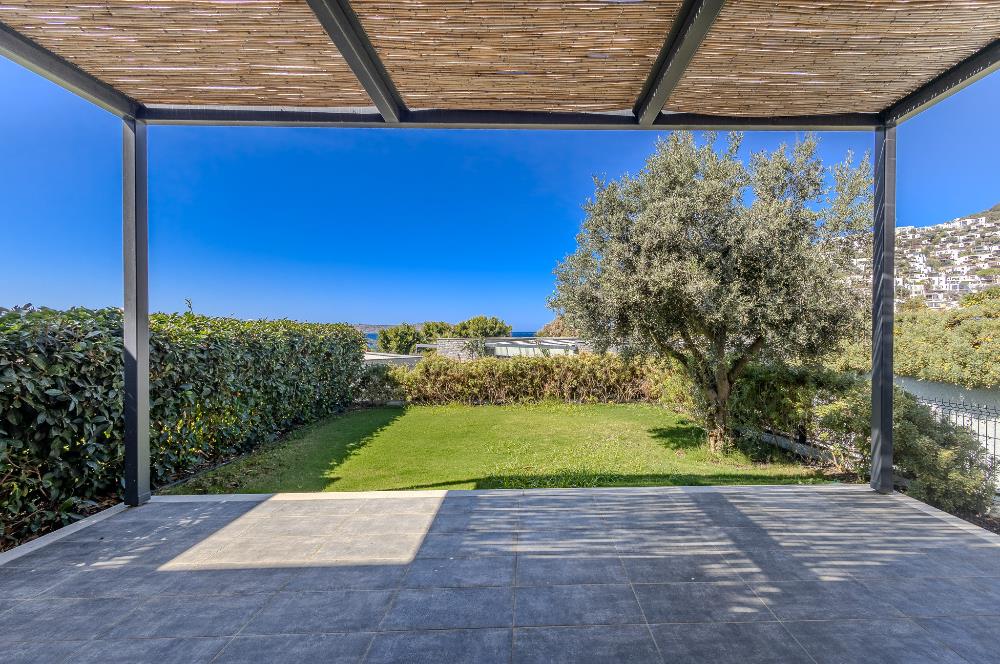 Gümüşlükte Denize 10 Adım Deniz Manzaralı Satılık İkiz Villa