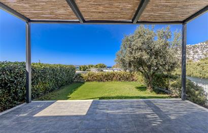 Gümüşlükte Denize 10 Adım Deniz Manzaralı Satılık İkiz Villa
