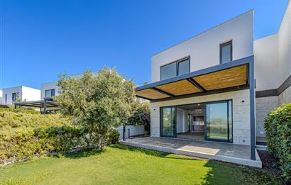 Gümüşlükte Denize 10 Adım Deniz Manzaralı Satılık İkiz Villa