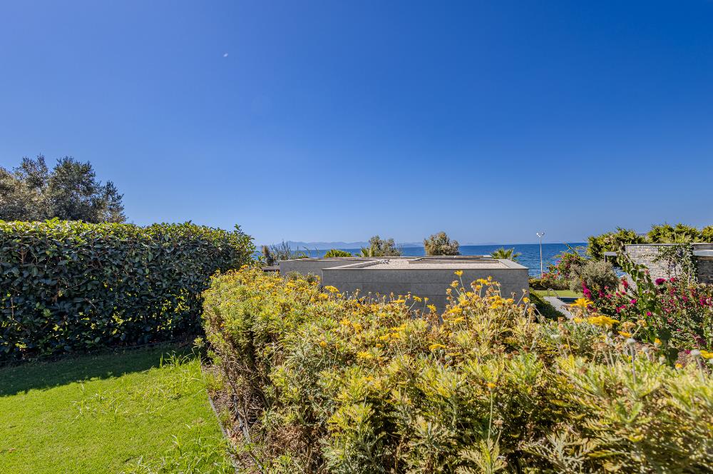Gümüşlükte Denize 10 Adım Deniz Manzaralı Satılık İkiz Villa