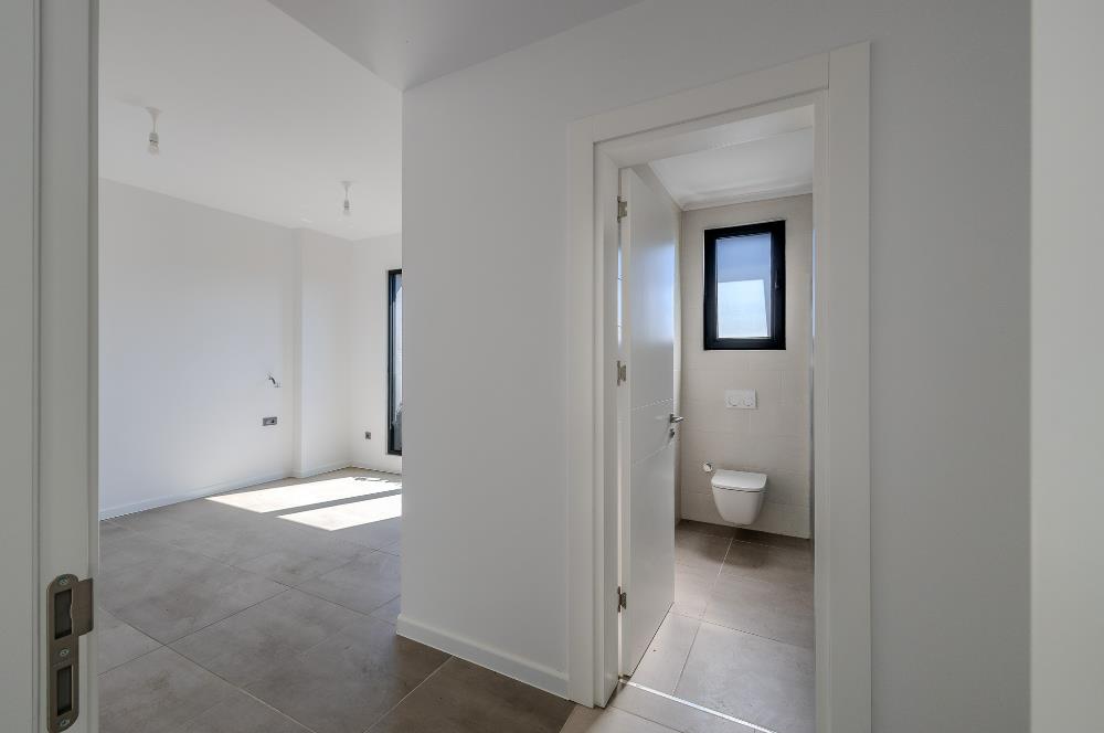 Gümüşlükte Denize 10 Adım Müstakil Havuzlu Satılık Villa