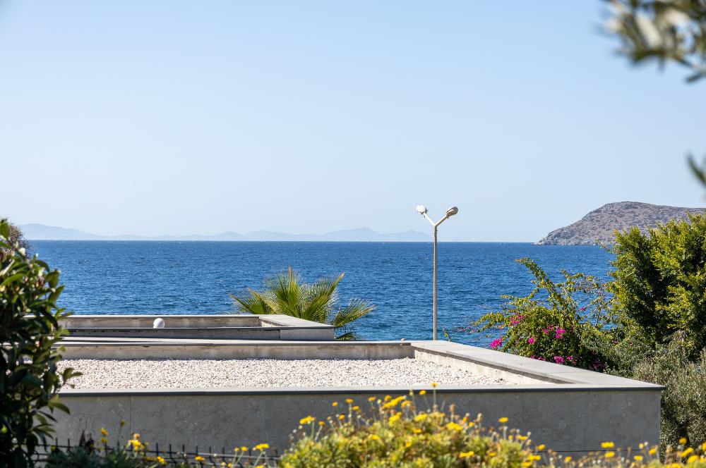 Gümüşlükte Denize 10 Adım Deniz Manzaralı Satılık İkiz Villa