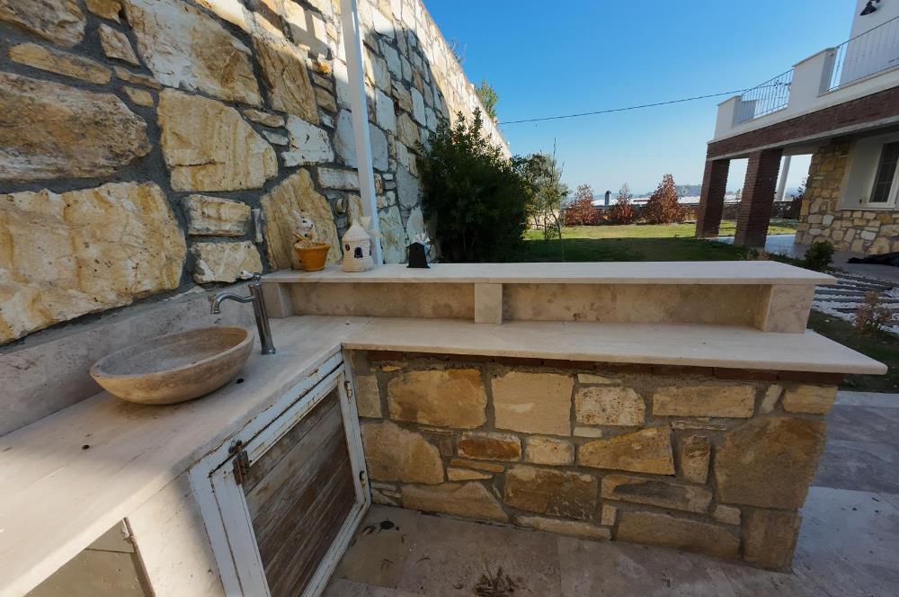 Foçada Hayat Foça Sitesinde Kiralık 3+1 Dubleks Villa