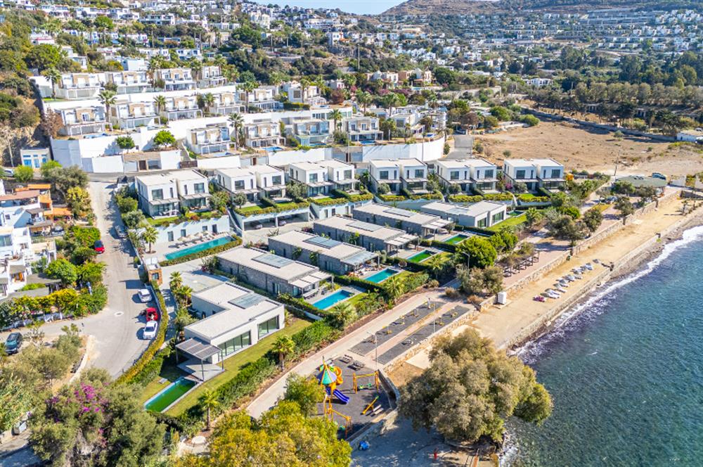 Gümüşlükte Denize 10 Adım Deniz Manzaralı Satılık İkiz Villa