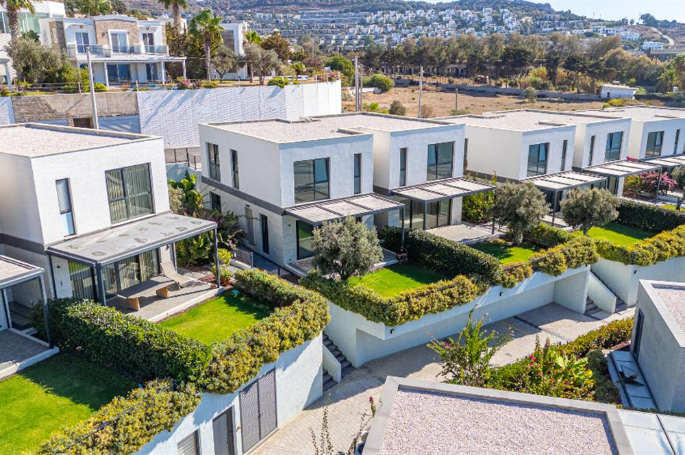 Gümüşlükte Denize 10 Adım Deniz Manzaralı Satılık İkiz Villa