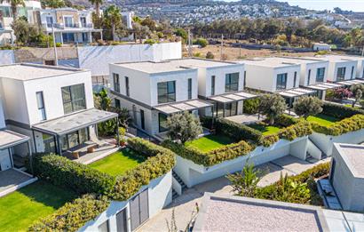 Gümüşlükte Denize 10 Adım Deniz Manzaralı Satılık İkiz Villa