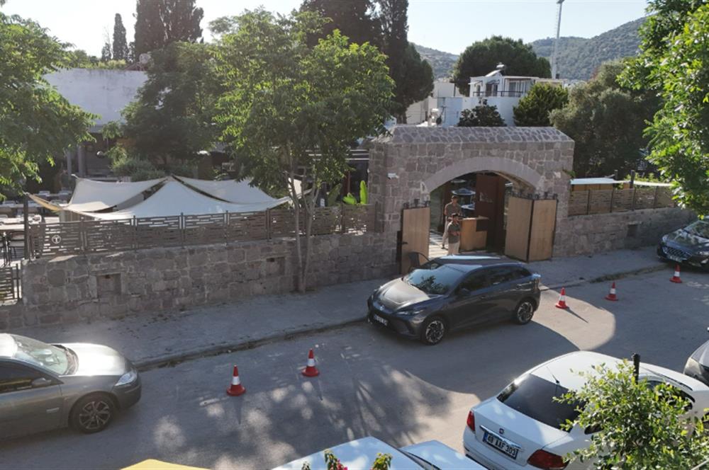Bodrum Merkezde 15/30 İmarlı Arsa ve Taş Konak