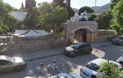 Bodrum Merkezde 15/30 İmarlı Arsa ve Taş Konak