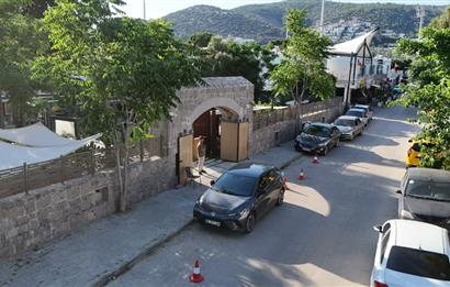 Bodrum Merkezde 15/30 İmarlı Arsa ve Taş Konak