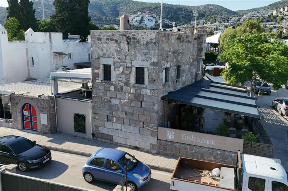 Bodrum Merkezde 15/30 İmarlı Arsa ve Taş Konak